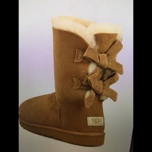 Size 7 / UGG Bailey Bow Corduroy Boots / Chestnut